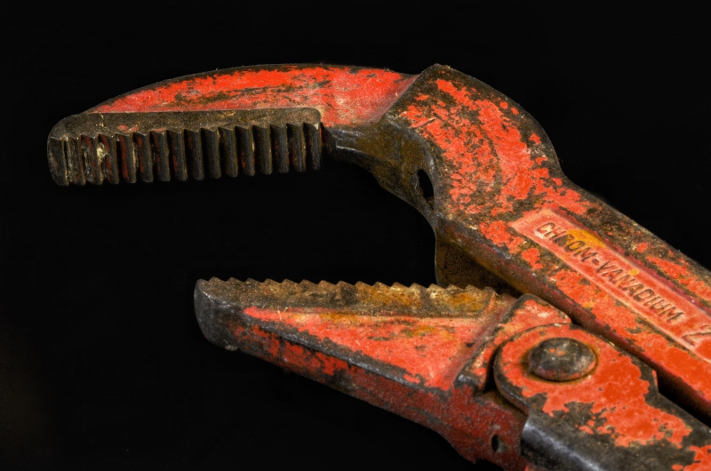 plombier-GILETTE-min_pipe-wrench-318084